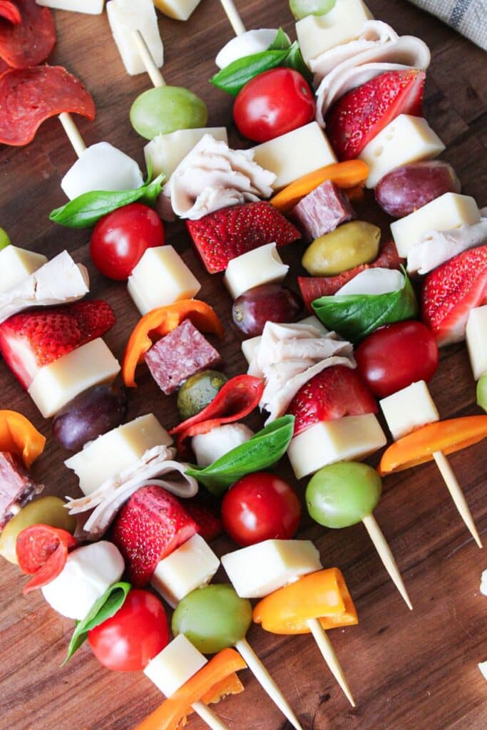 Fruit, turkey + cheese Skewers (12)